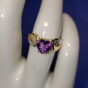14K Gold Gen. 6mm Amethyst 4/1Diamond Ring